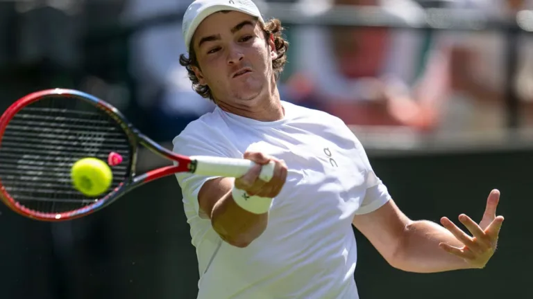 João Fonseca não resiste ao saque de Nicolas Jarry e é eliminado em Wimbledon