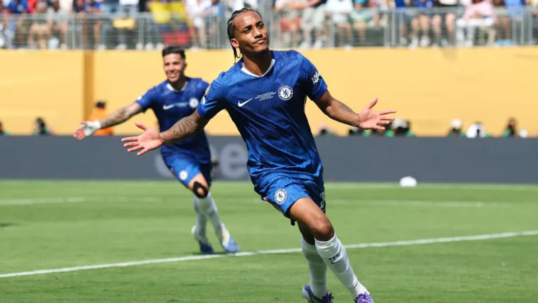 João Pedro explica confusão no fim de Chelsea x PSG e agressão de Luís Enrique: “Não souberam perder”