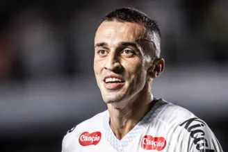 João Schmidt, volante do Santos