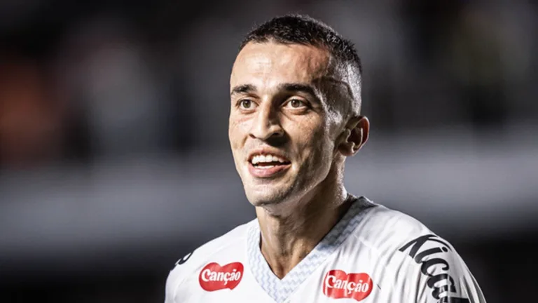 Torcedores criticam Cleber Xavier por João Schmidt na escalação do Santos contra o Internacional: “Vamos nos complicar de vez”