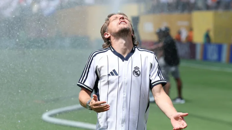 Jogo entre PSG x Real Madrid no Mundial de Clubes atrasa em 10 minutos por conta de acidente