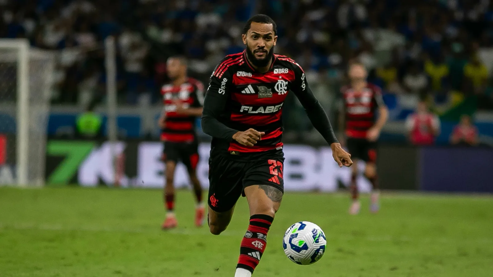 Juninho é alvo do Al-Riyadh e Venê Casagrande crava interesse do Flamengo no negócio