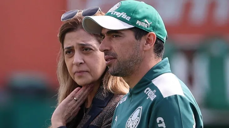 Leila Pereira é cobrada no Palmeiras e Nicola expõe: “Há um entendimento que Abel Ferreira ‘anda muito confortável’” Leila Pereira é cobrada no Palmeiras e Nicola expõe: “Há um entendimento que Abel Ferreira ‘anda muito confortável’”