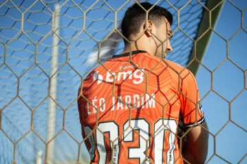Edmundo revela exigência para o Vasco renovar com Léo Jardim: “Empresário obrigou a contratar o Thiago Mendes”