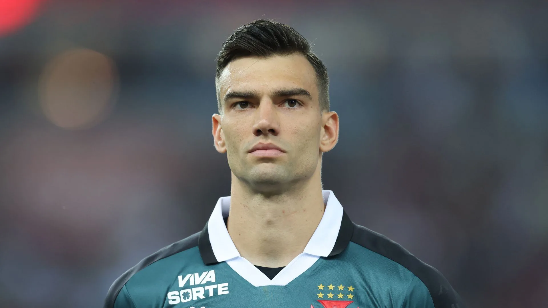 Lucas Pedrosa comenta sobre renovação de Léo Jardim no Vasco e novo salário: “Vai ficar no patamar do Vegetti”