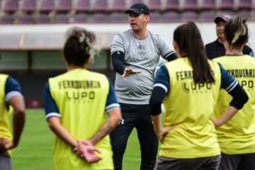 Léo Mendes, técnico da Ferroviária, fala sobre os jogos decisivos da equipe no mês de agosto: “a gente tá bem otimista”