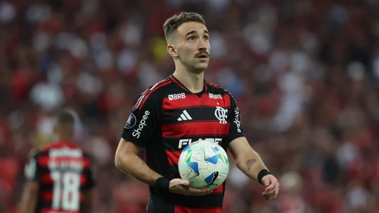 Flamengo diz ‘não’ para oferta de quase R$ 100 milhões do RB Leipzig por Léo Ortiz e torcida aprova: “Nem pelo dobro!”
