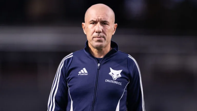 Leonardo Jardim, do Cruzeiro, rechaça desgaste de Palmeiras e Flamengo no Brasileirão: “Ninguém está cansado com quatro meses”