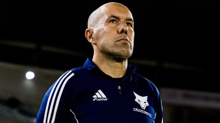 Leonardo Jardim breca euforia pela liderança do Cruzeiro e exalta Fluminense pelo Mundial: “Representaram o futebol brasileiro”