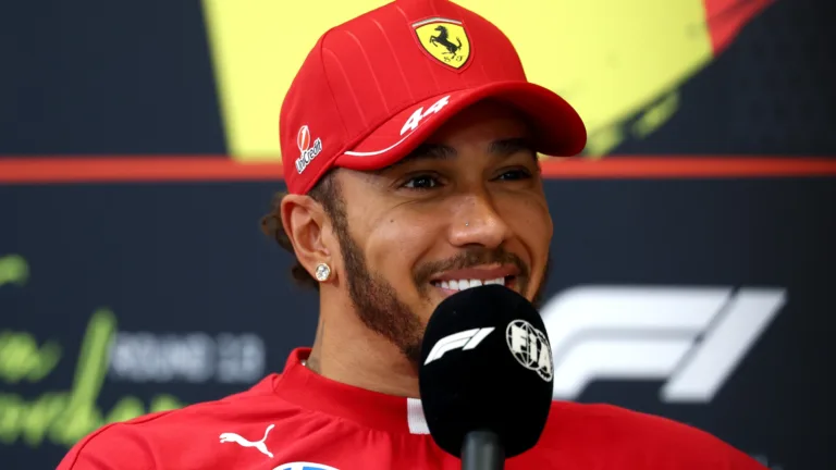 Lewis Hamilton indica mudanças na Ferrari e mira título da Fórmula 1: “Estou aqui para vencer”