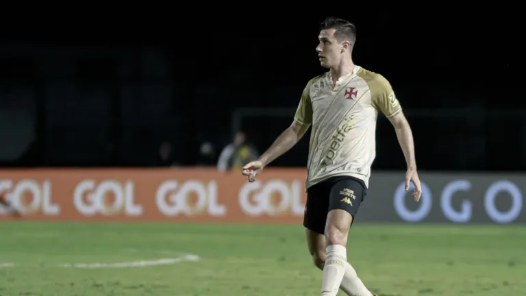 Lucas Piton é expulso em Independiente Del Valle x Vasco e deixa torcida indignada: “Em menos de 10 minutos”