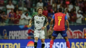 Lyanco, do Atlético-MG, vira alvo de críticas de torcedores nas redes sociais: “Disparado o pior jogador do futebol brasileiro”