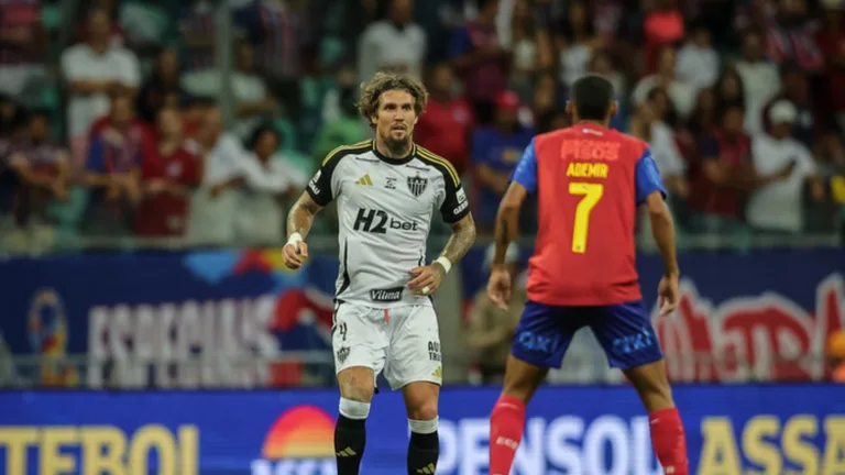 Lyanco, do Atlético-MG, vira alvo de críticas de torcedores nas redes sociais: “Disparado o pior jogador do futebol brasileiro”