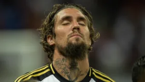 Lyanco dá ‘voto de confiança’ a diretoria do Atlético-MG para resolver atrasos: “Confiante no que falaram para nós