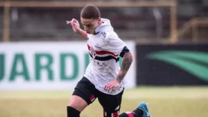 São Paulo inscreve lateral Maik na Copa do Brasil e treinador do sub-20 elogia: “Ele está pronto”