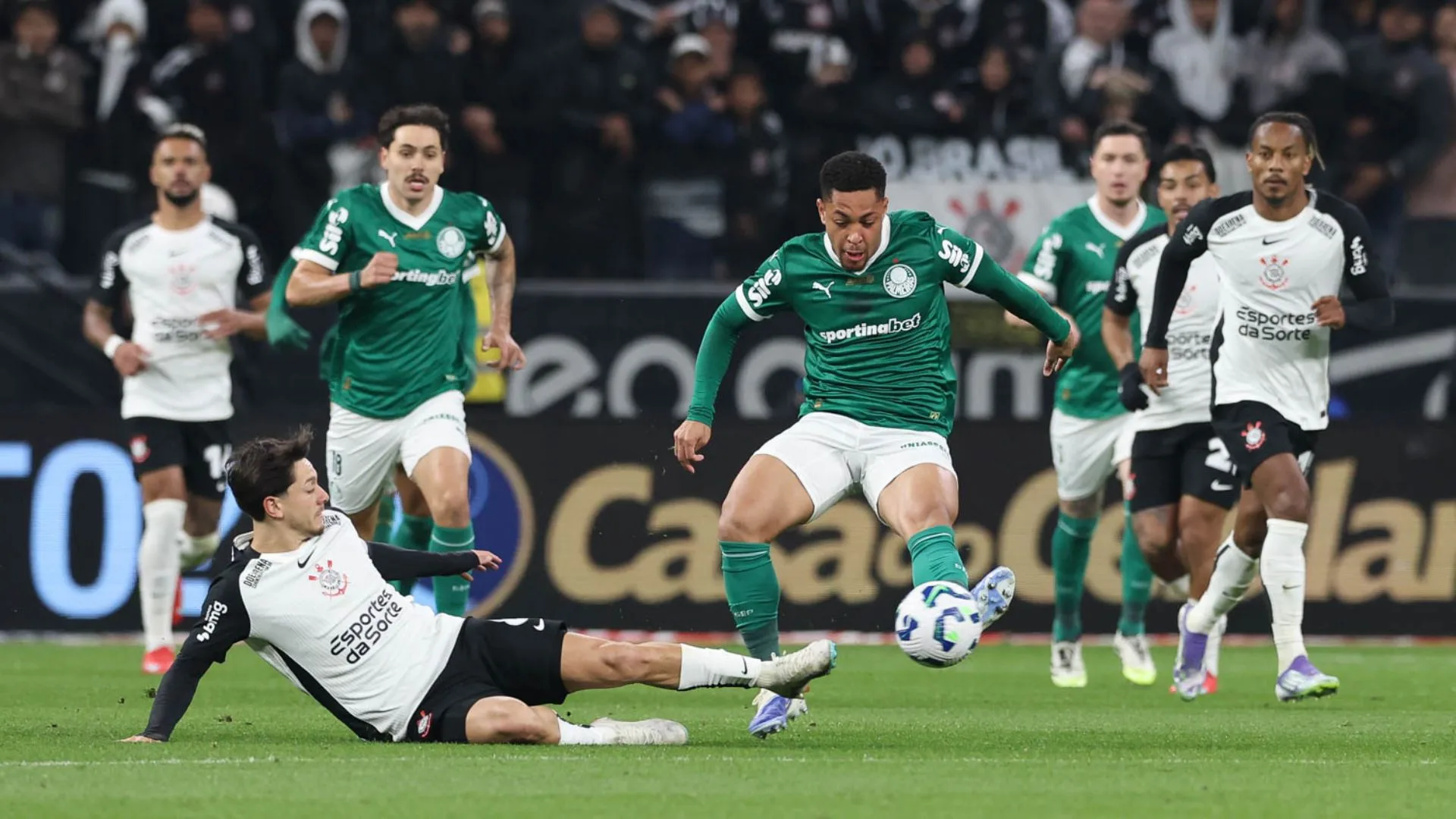 Mano deixa ‘clubismo’ de lado e diz que gol do Palmeiras não estava impedido: “Tenho que usar coerência”