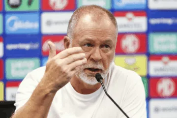 Mano Menezes critica ‘cultura do futebol nacional’ após derrota do Grêmio na Sul-Americana: “Brasil é tão absurdo”