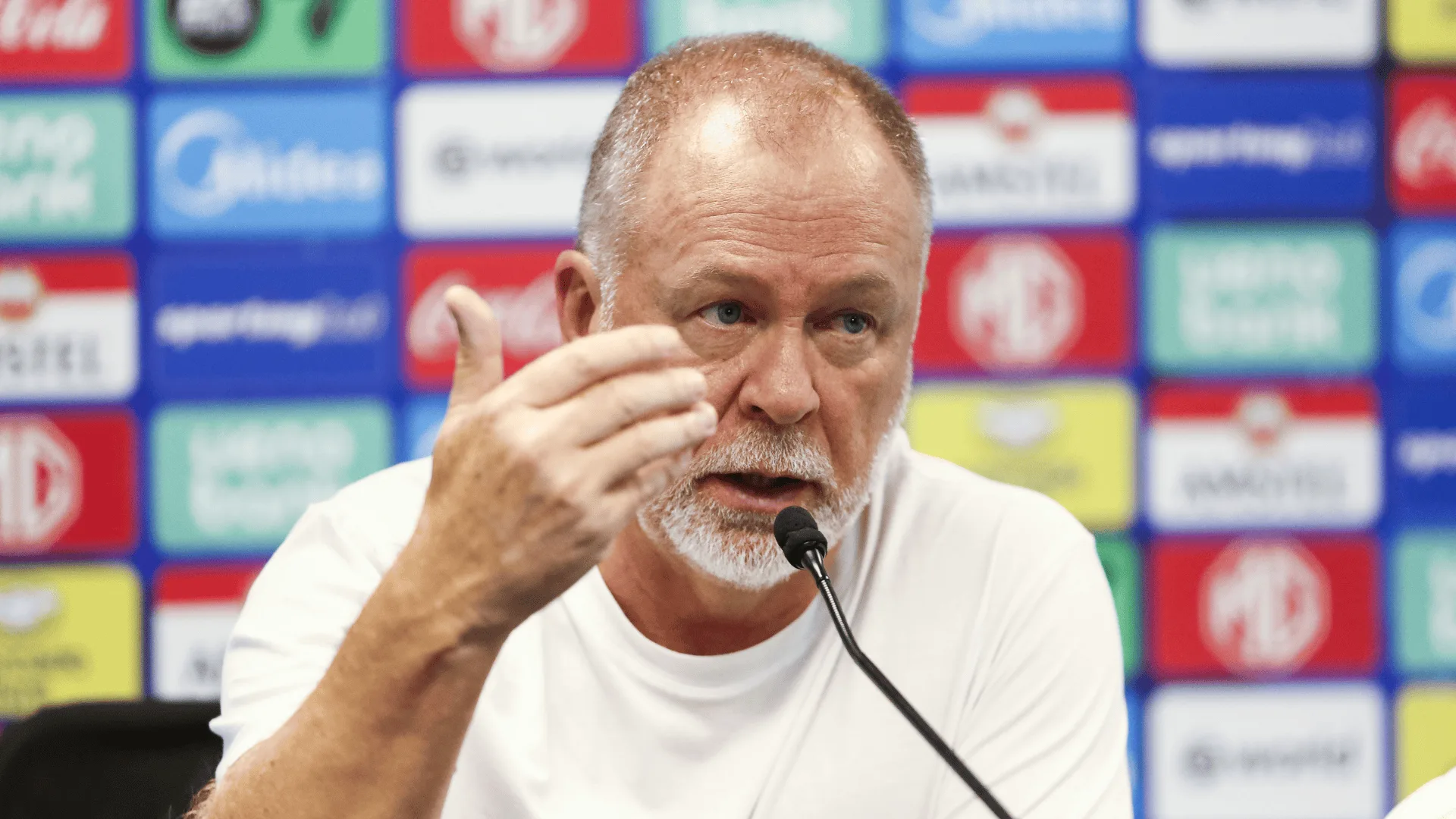 Mano Menezes critica ‘cultura do futebol nacional’ após derrota do Grêmio na Sul-Americana: “Brasil é tão absurdo”