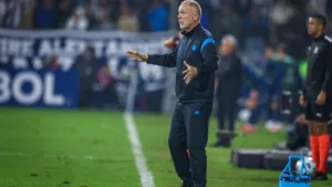 Torcedores do Grêmio indicam rebaixamento e cobram saída de Mano Menezes: “Dá tempo de trazer o Vojvoda”