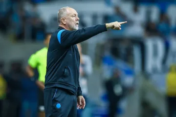 Pedro Espinosa cita Mano Menezes e analisa jogo do Grêmio: “Falta de qualidade eu já sei que tem”