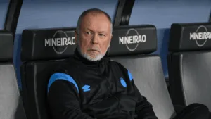 Mano Menezes antecipa que Grêmio terá mudanças para a Sul-Americana: “Vamos dar uma organizada”