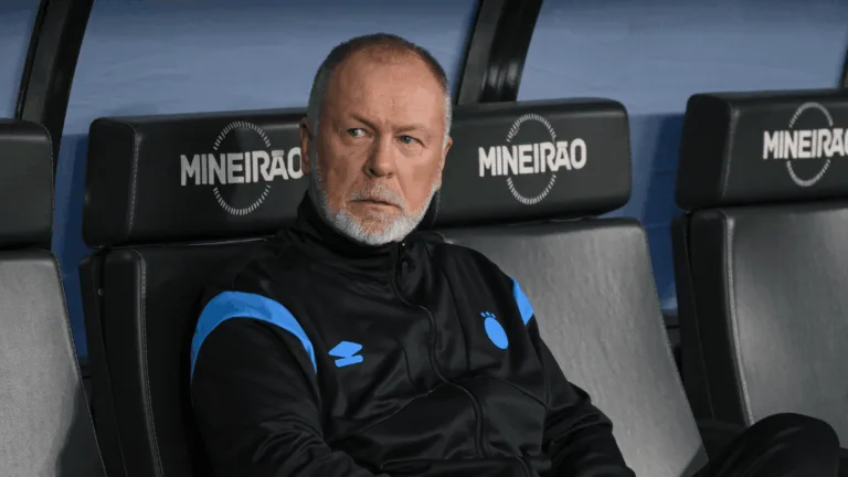 Mano Menezes vê vitória como alívio no Grêmio e cita equilíbrio no Brasileirão: “Estamos dois pontos do oitavo”
