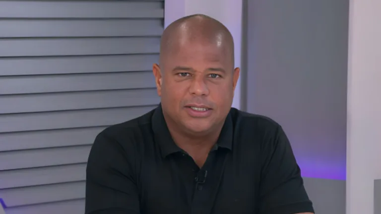 Marcelinho Carioca se revolta com repórter que questionou Estêvão após queda do Palmeiras: “Eu devolveria mais forte”
