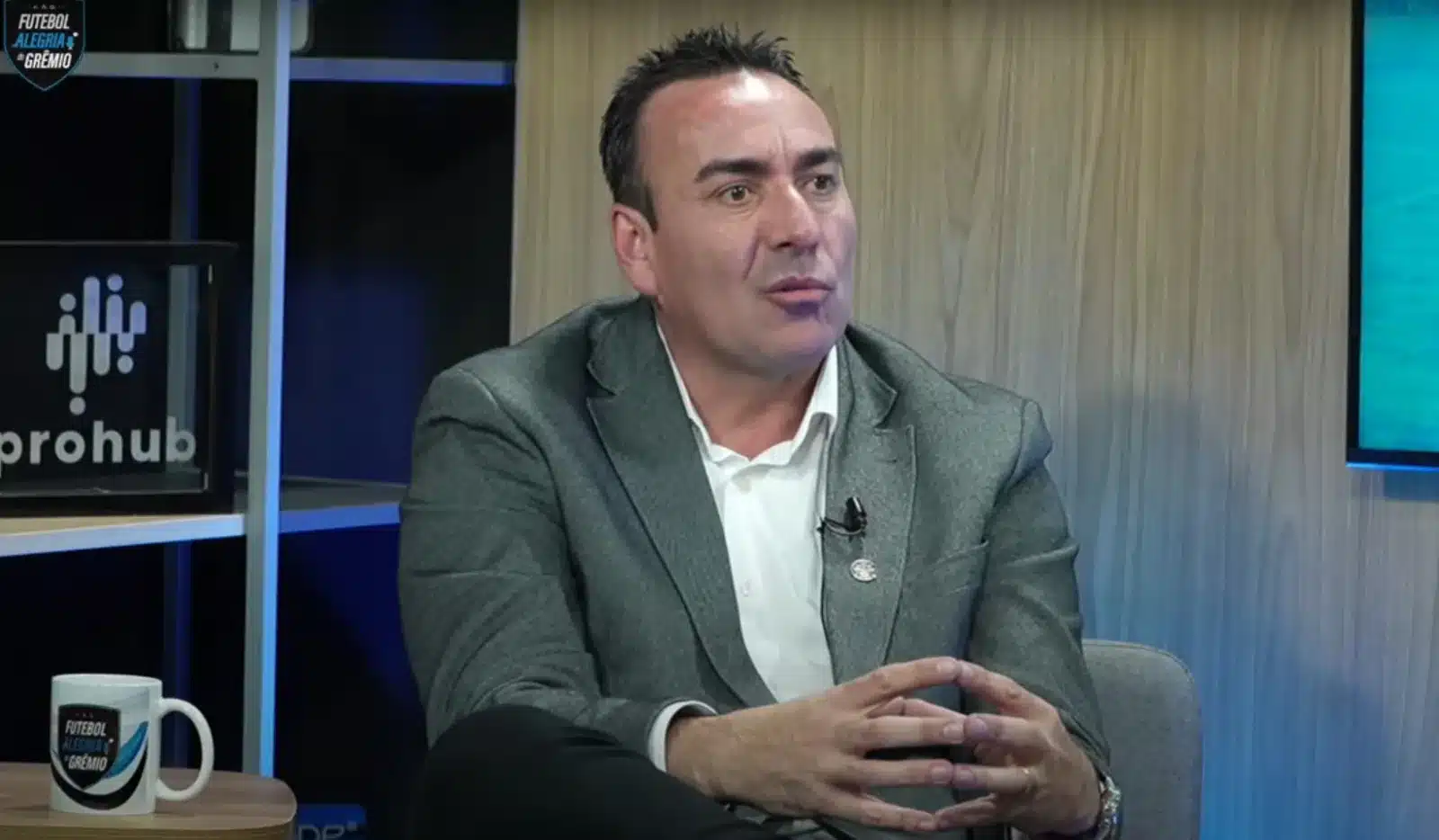 Torcedores do Grêmio cobram Marcelo Marques após goleada sofrida contra o Cruzeiro: “Contratar reforços ainda em 2025”