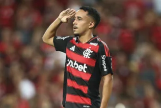Matheus Gonçalves comemora gol no Maracanã