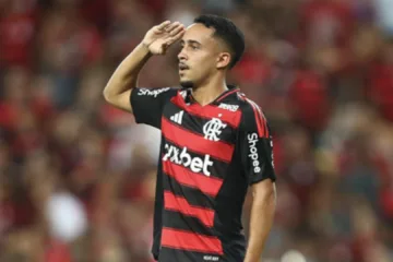 Renato Maurício Prado sinaliza risco do Flamengo vender Matheus Gonçalves para o Cruzeiro: “É o principal perseguidor”