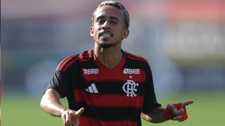 Matheus Gonçalves reclama com o Flamengo após vitória e torcedores do Cruzeiro reagem: “Vem ser feliz”