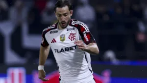 Filipe Luís festeja atuação de Matías Viña e postura do lateral nos treinos do Flamengo: “É o primeiro em tudo”