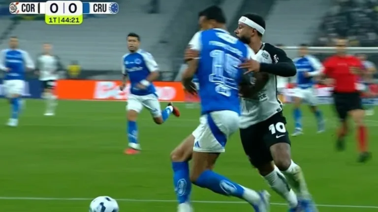 Depay é “engolido” por Fabrício Bruno em Corinthians x Cruzeiro e revolta o Craque Neto: “É outro Memphis”