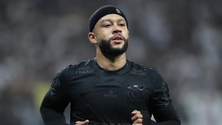 Craque Neto volta a criticar contrato de Memphis Depay e avisa: “Corinthians não precisa de você”