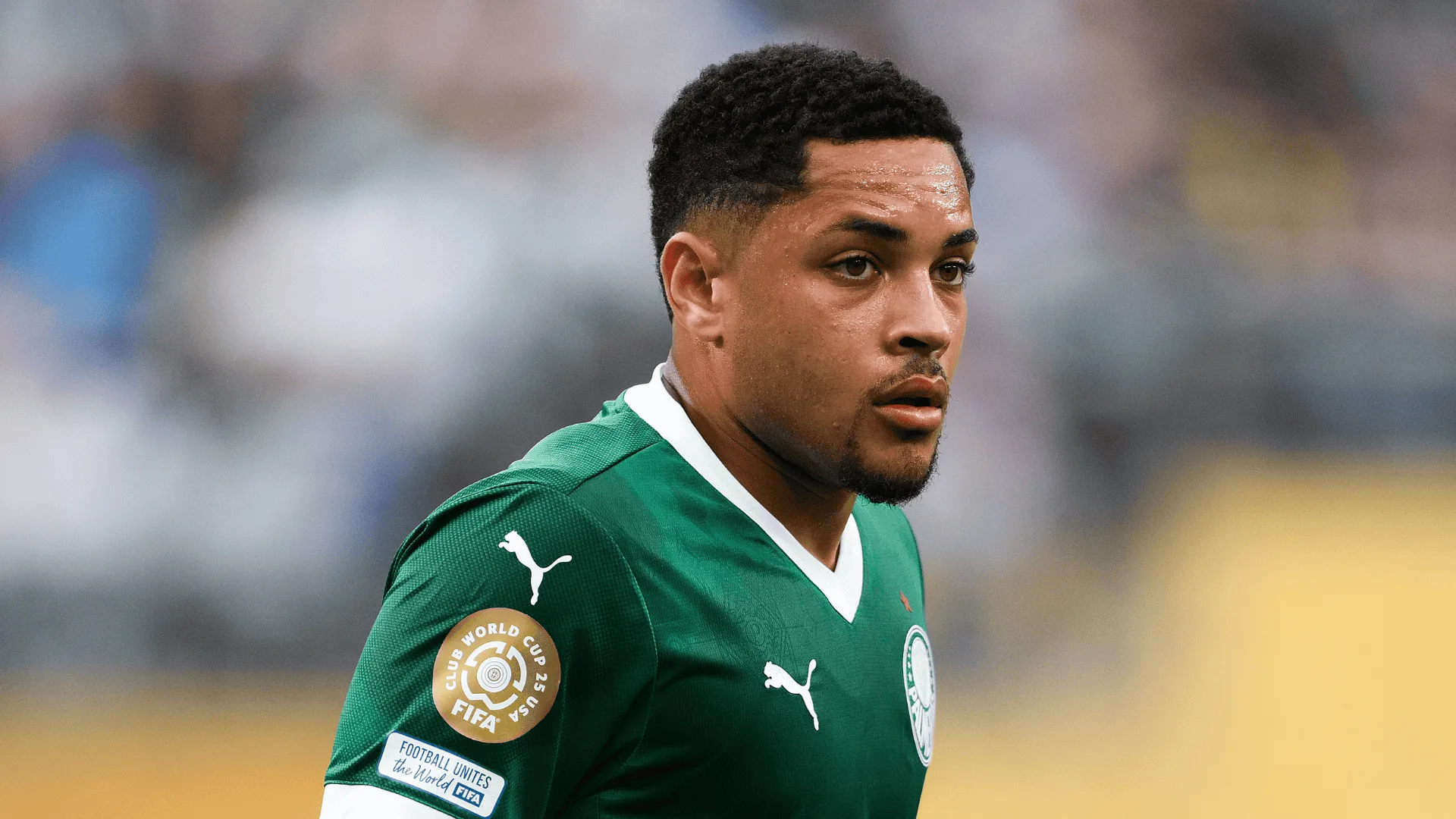 Muller não se empolga com Vitor Roque no Palmeiras e cita investimento como problema: “Tem um futebol mediano”