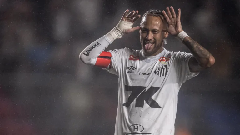 Neymar marca de pênalti e Santos vence amistoso contra a Desportiva antes da volta do Brasileirão Série A