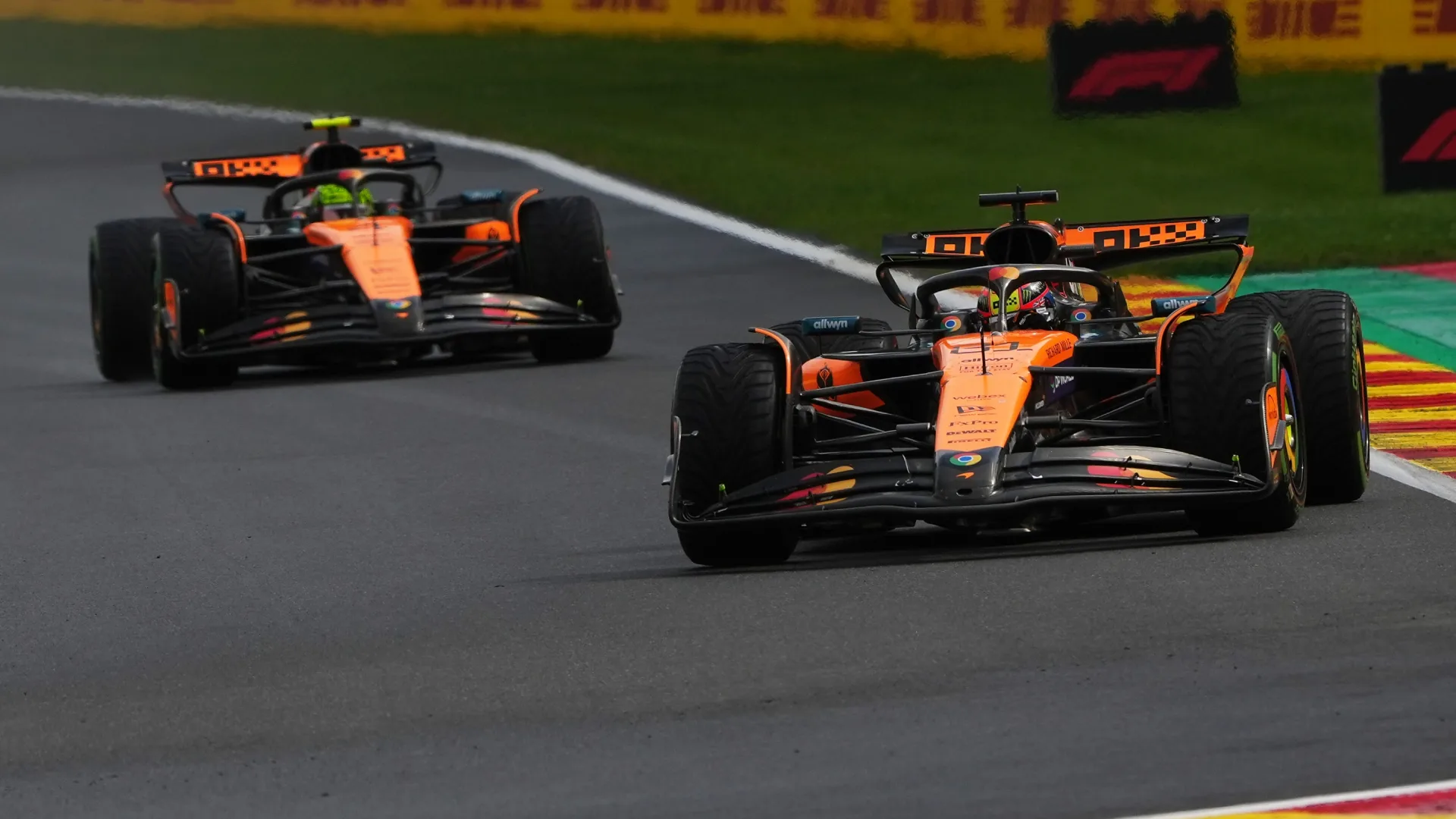 Fórmula 1: Piastri ultrapassa Norris e vence corrida principal do GP da Bélgica; Bortoleto é 9° e Hamilton escala grid