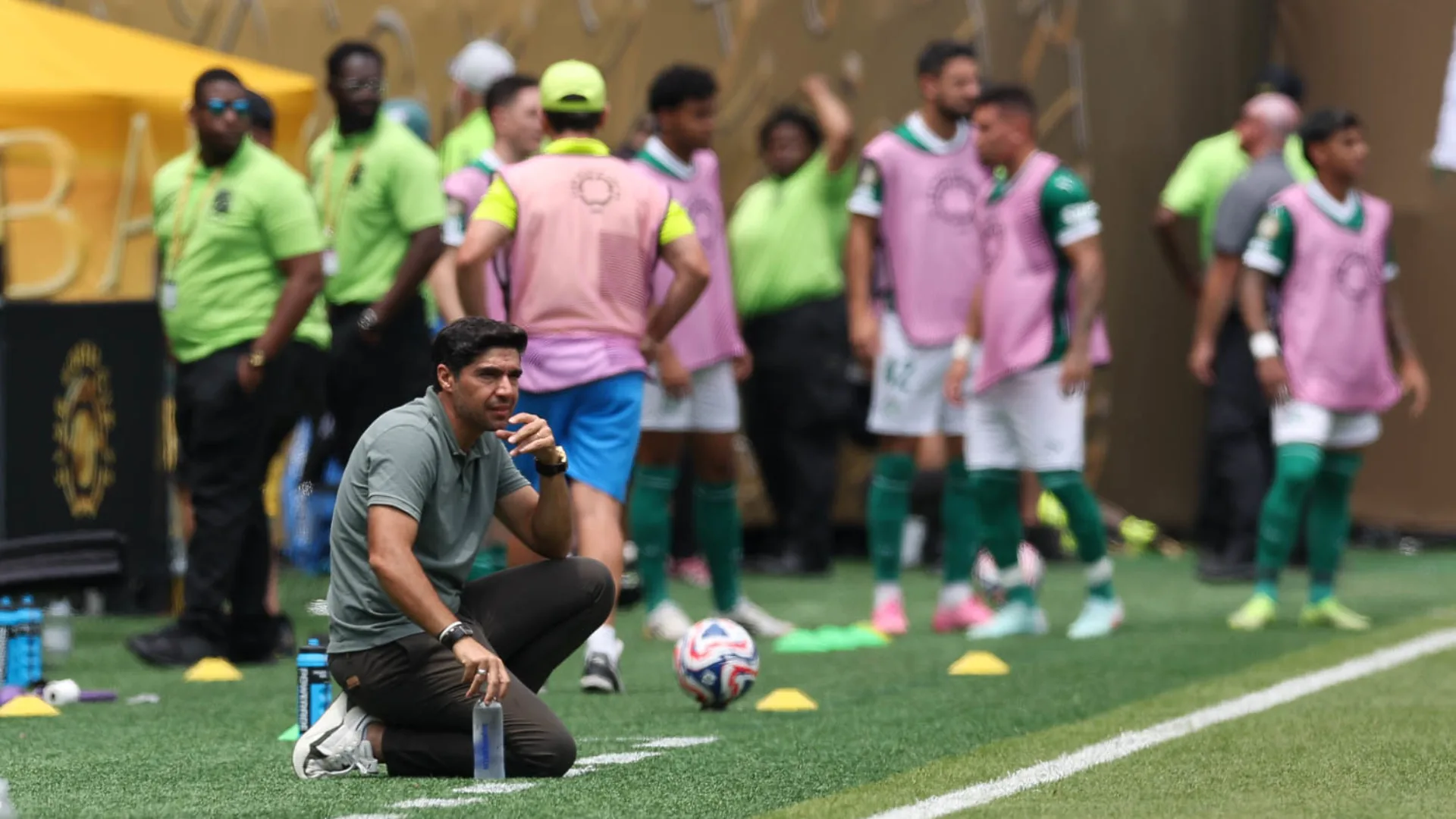Massini projeta confronto entre Palmeiras x Chelsea no Mundial de Clubes e crava: “Maiores vitórias da história”