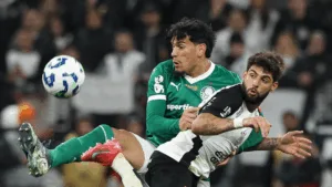 Casagrande vê defesa do Palmeiras ‘culpada’ em gol do Corinthians: “Uma falha coletiva”