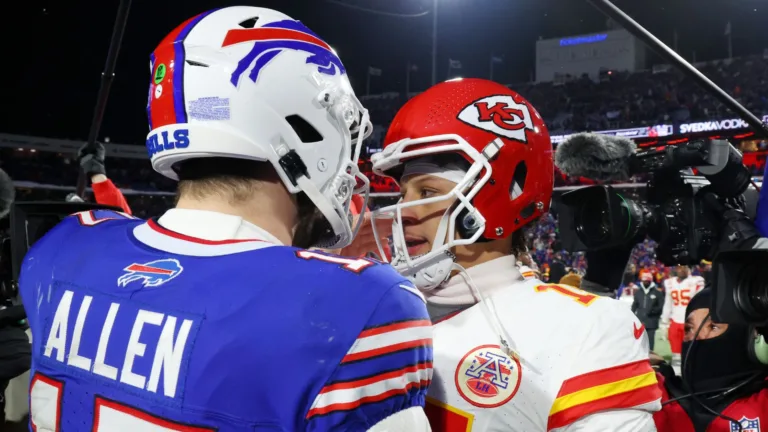 Patrick Mahomes perde para Josh Allen em top-10 polêmico dos melhores quarterbacks da NFL hoje