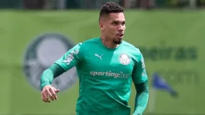 Paulinho, do Palmeiras, passa por nova cirurgia e retorno deve ser somente em 2026