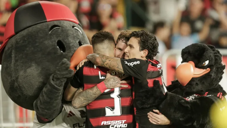 Flamengo assume liderança, Cruzeiro tropeça e Bahia entra no G-4: os destaques da 17ª rodada do Brasileirão