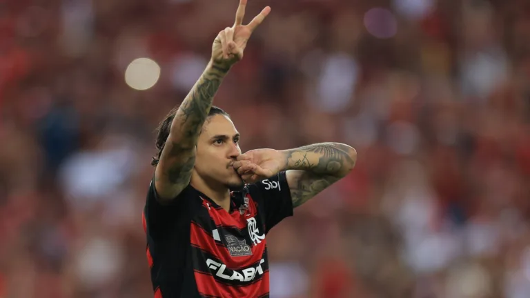 Torcedores do Palmeiras pedem a contratação de Pedro após ‘veto’ de Filipe Luís no Flamengo: “Troca no Vitor Roque”