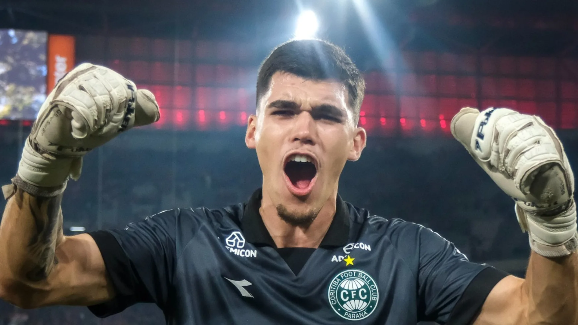 Palmeiras e Flamengo disputam contratação do goleiro Pedro Morisco, do Coritiba, e Nicola explica: “Necessário investimento pesado”