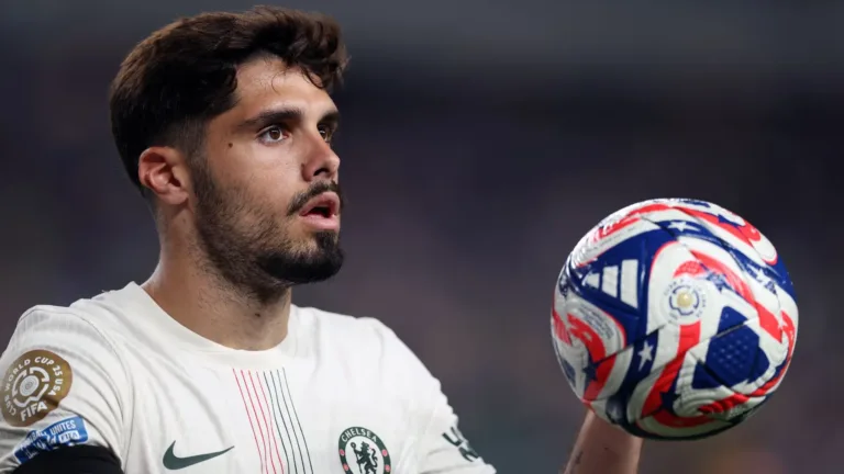 Pedro Neto elege o Flamengo como o brasileiro mais difícil para o Chelsea: “O resultado falou por si”