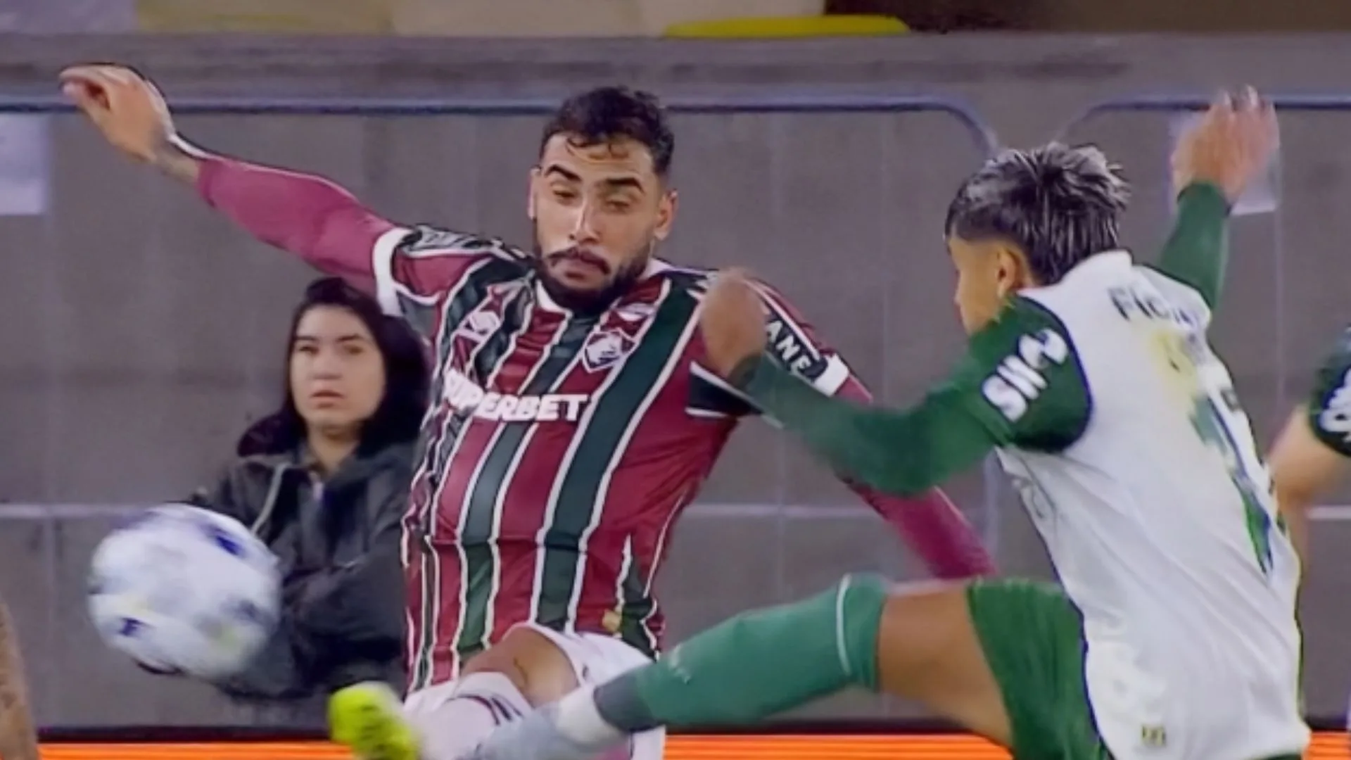 Torcedores do Palmeiras detonam Facundo Torres após pênalti contra o Fluminense no Brasileirão: “A maior enganação”