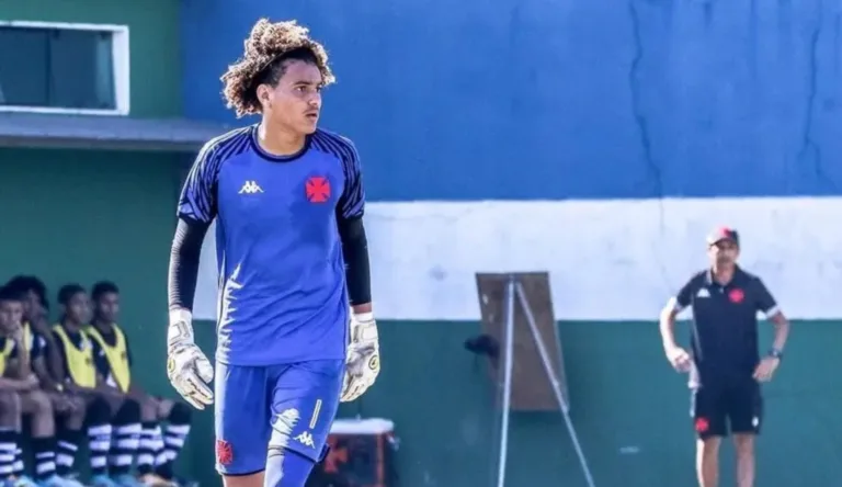 André Hernan informa proposta do Porto por Phillipe Gabriel, do Vasco, e torcida sugere negociação: “Manda emprestar o Pepê”