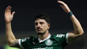 Craque Neto coloca Piquerez, do Palmeiras, acima de Alex Sandro, Ayrton Lucas e Viña: “O melhor do país”