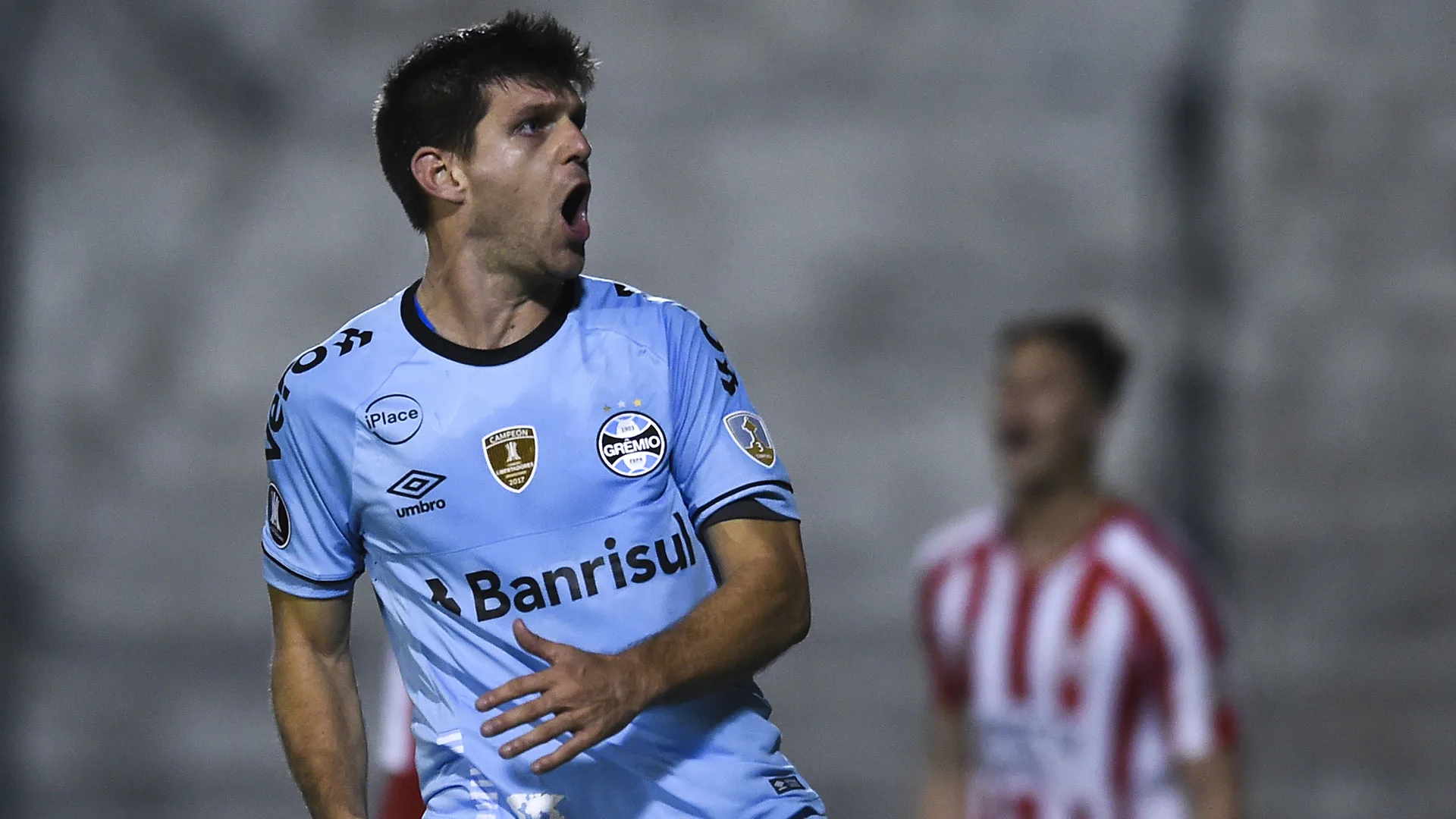 Queki apoia renovação de Kannemann com o Grêmio: “Tem muita lenha pra queimar”