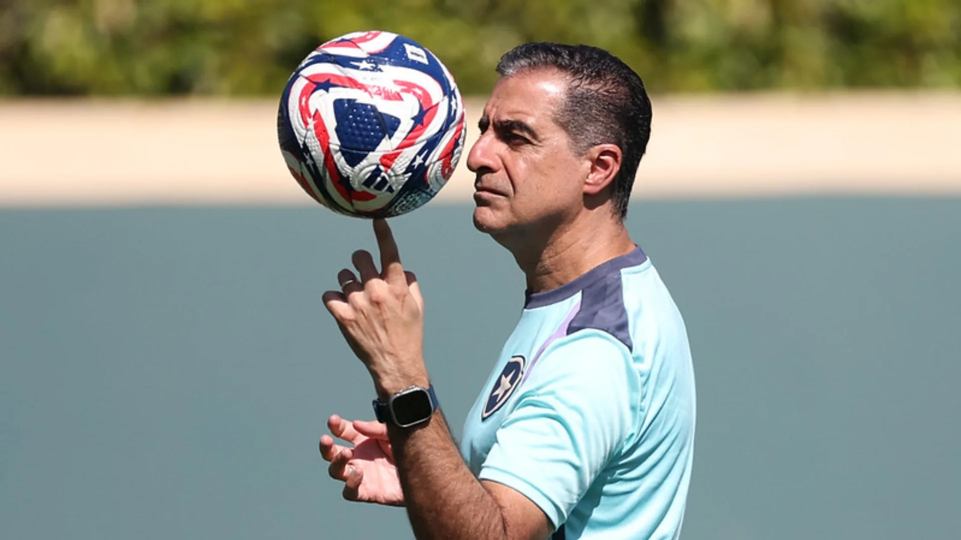 Renato Paiva ataca Textor por tentar interferir na escalação do Botafogo: ‘Não sou fantoche’